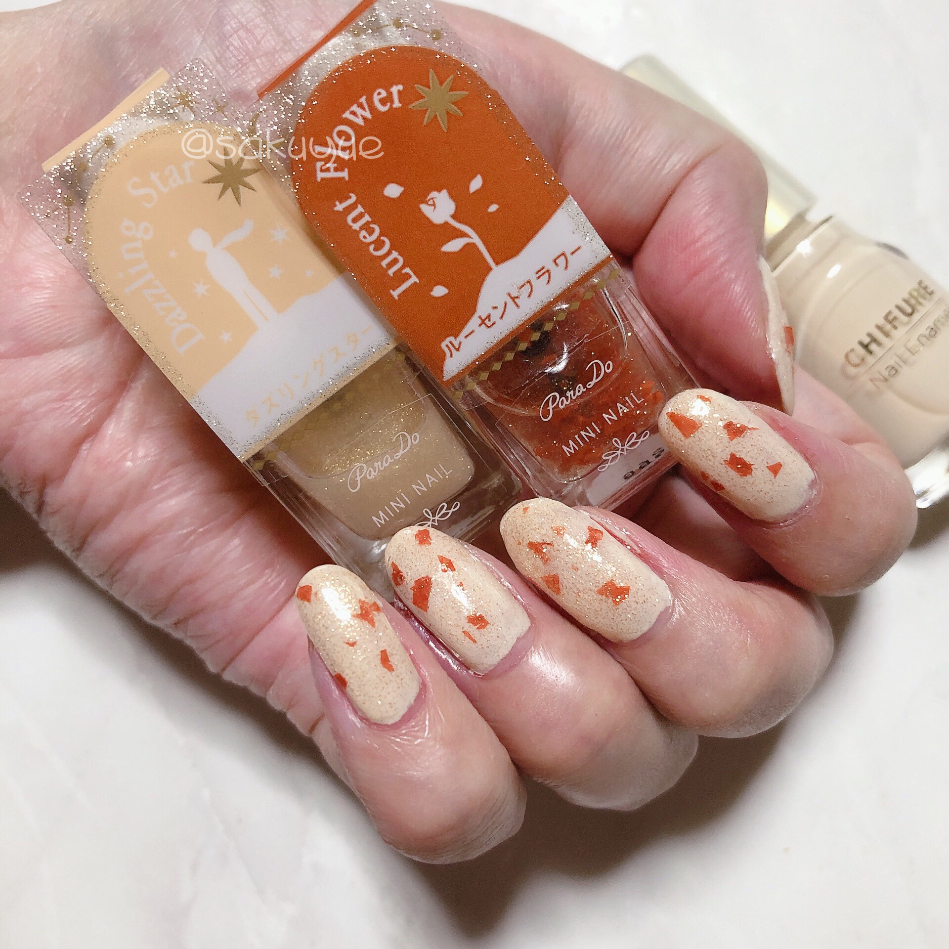 こんにちは、ゆえです。
今回はネイルの塗り直しですよ〜

ゲームのイメージネイル7回目。
ちょっと秋めいた雰囲気にもなりました。
自分なりのイメージにだいぶ近付けたように思えます。

【ベースコート】
paプラス ネイルプロテクトコート
【