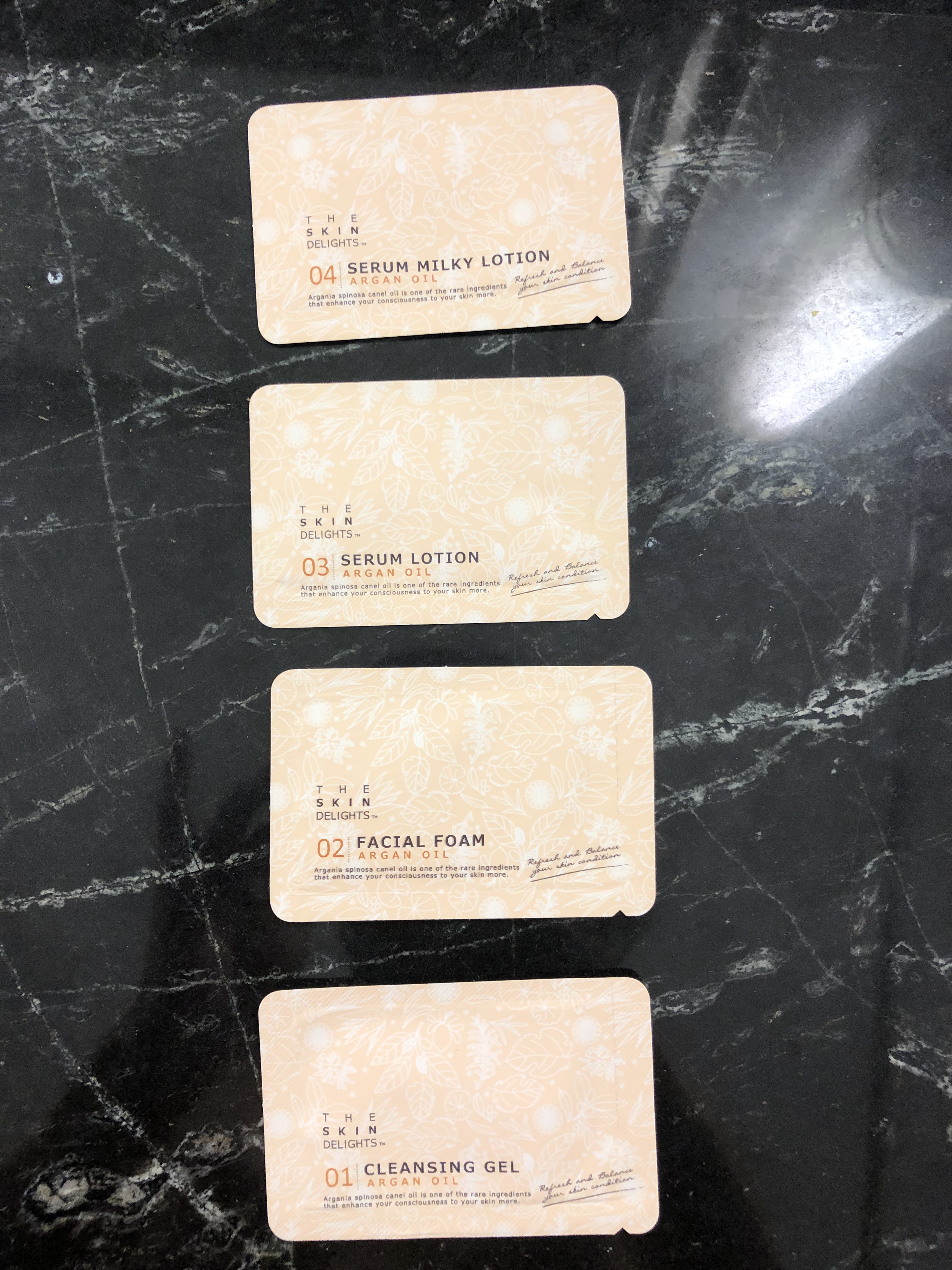 シントワールド THE SKIN DELIGHT クレンジングジェルのクチコミ「サンプル使ってみた。
可もなく不可もなく。..」（1枚目）