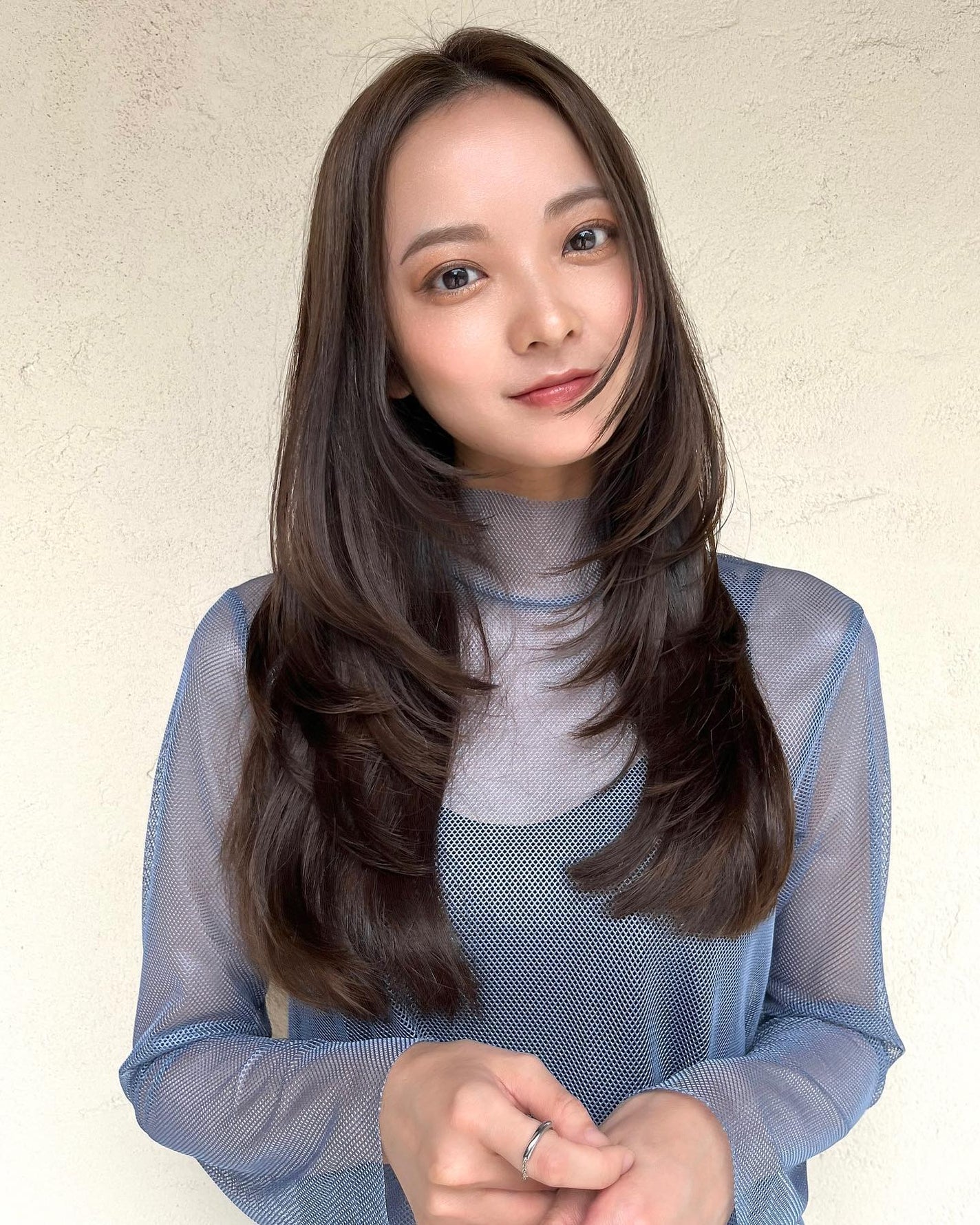 HARUNA on LIPS 「.たっぷりレイヤーの構造です✨あごしたから、たっぷりとレイヤー..」(1枚目)