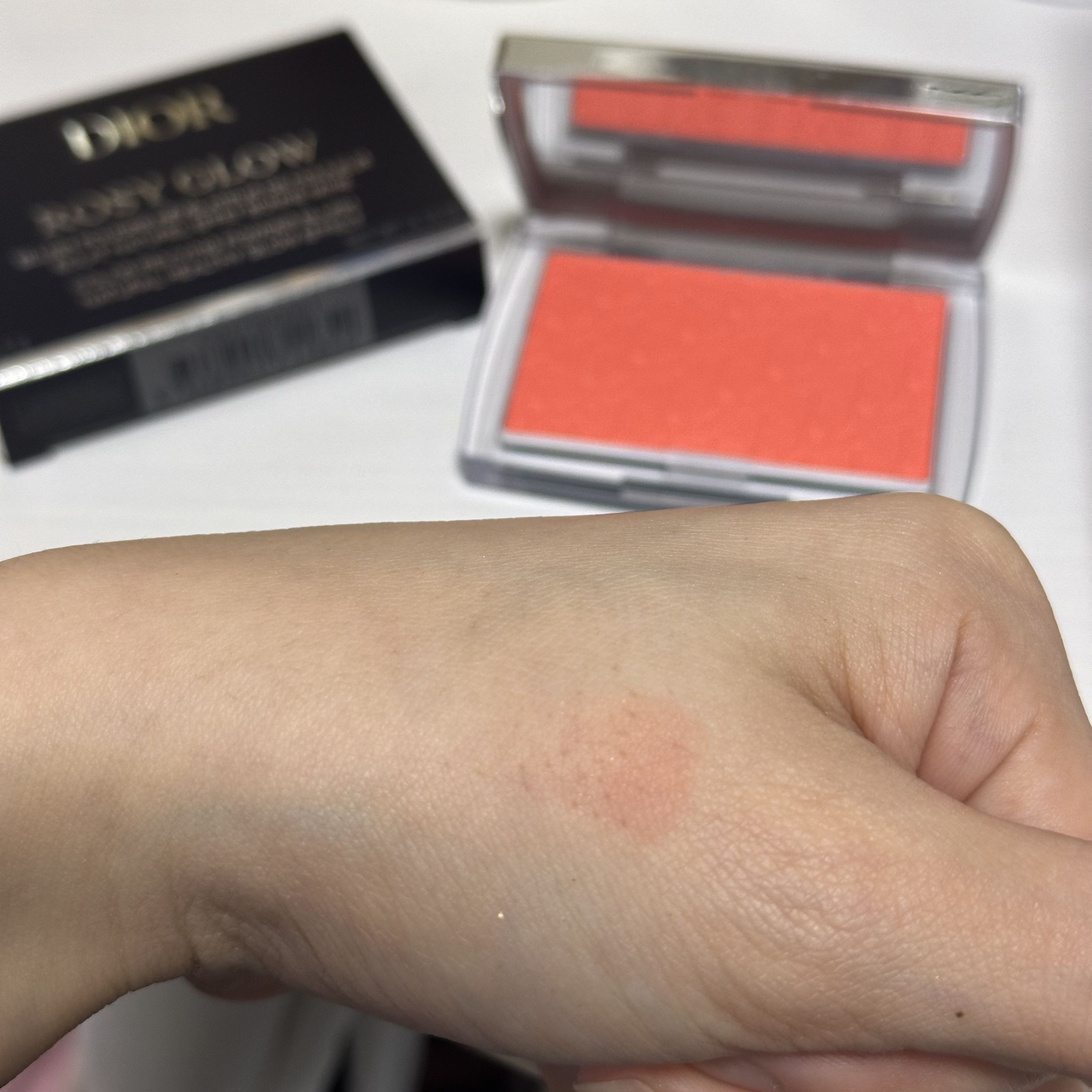 ロージー グロウ-頬をドレスアップするチーク フェイス 自分だけのカラー〟で頬をドレスアップ。ディオールのチークが新