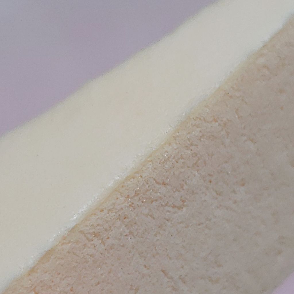 キャンドゥ メイクアップパフのクチコミ「☁︎MAKE UP PUFF ウェッジ型☁︎

キャンドゥでお泊まりの時に使い捨てできそうで楽.....」（3枚目）