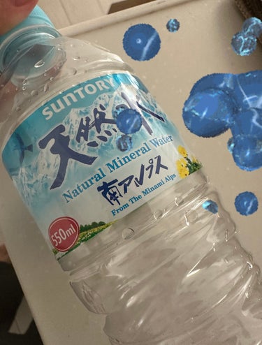 水の中で1番おいしいんじゃないかなと思う位お気に入りです。
クセがなくてすごく飲みやすいです。
ほんのり甘みもあってめちゃくちゃおいしいなと思います‼️

お水が大好きなので、これをケースで購入したいな