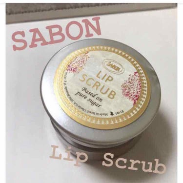 SABON リップスクラブ

唇が荒れてきたな、と感じたら使っています。お砂糖のスクラブなので切れていてもしみたりすることないのがありがたい。少量取って唇の上をくるくる、流していつも使ってるリップクリー