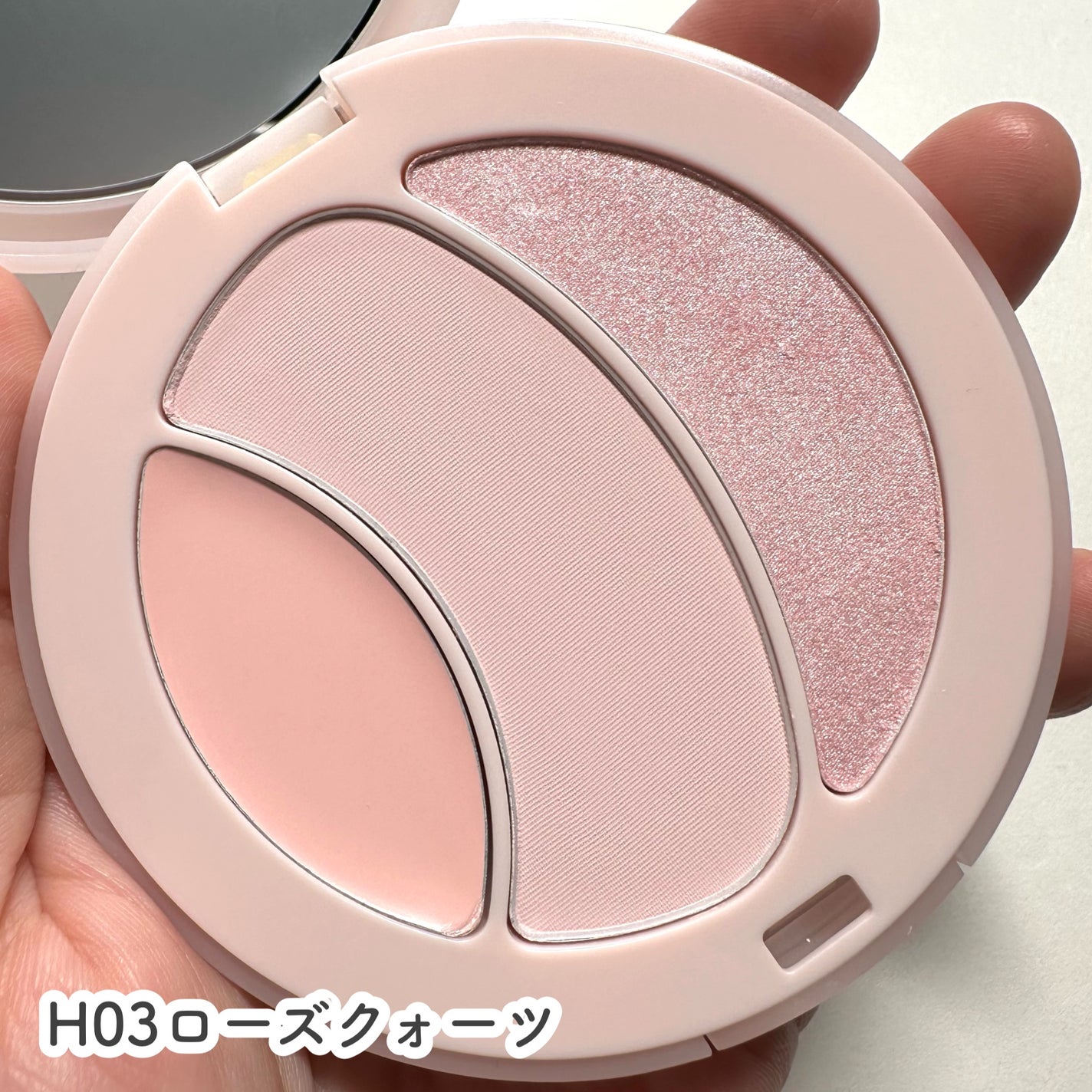 マルチファンクショナルハイライトパレット/INTO U/ハイライトを使ったクチコミ(6枚目)