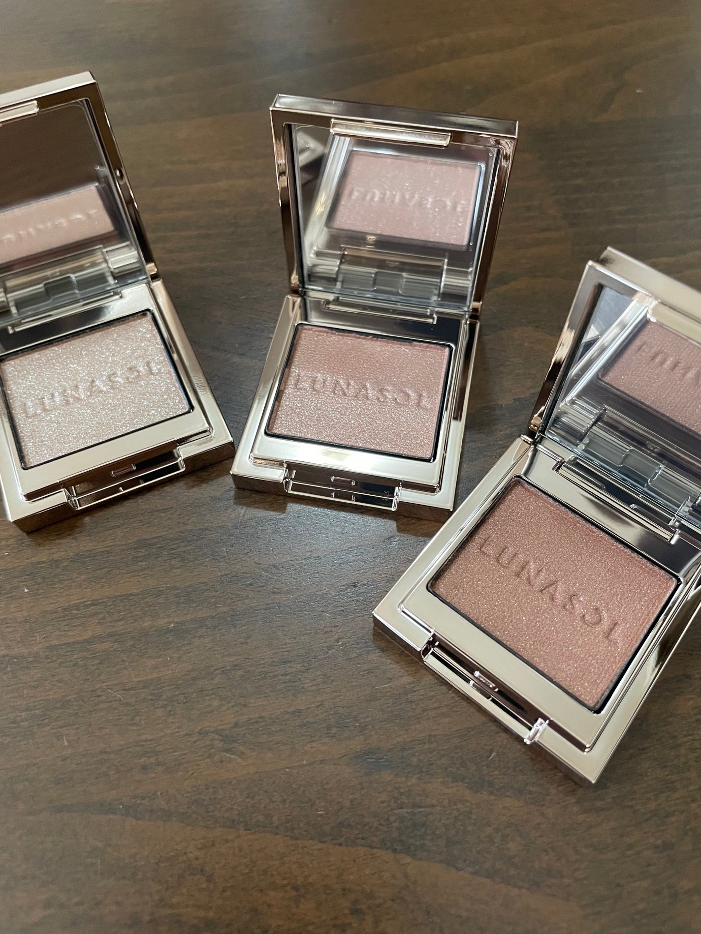 ルナソル モノアイカラーレーション/LUNASOL/単色アイシャドウを使ったクチコミ(1枚目)