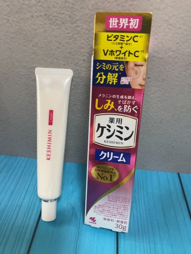 リニューアルしたケシミンクリームです。

＊＊＊製品特徴＊＊＊
☆ビタミンC誘導体※1がシミの元を分解してくれる（※1 L-アスコルビン酸 2-グルコシド）
☆VホワイトC※2配合でうるおいを与え、透明