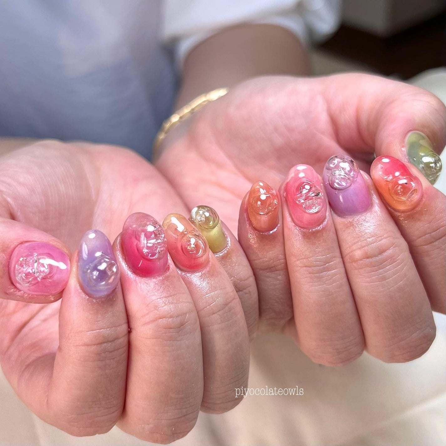 ぴよこれいと あうるす on LIPS 「大好きなカラフルで。バブルネイルを🫧バブルの入れ方は@joye..」(3枚目)