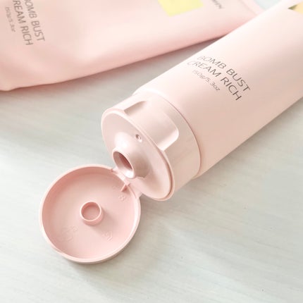 ボムバストクリーム リッチ セダクティブフラワー/PEACH JOHN/バスト・ヒップケアを使ったクチコミ(3枚目)