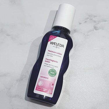 WELEDA
ワイルドローズ モイスチャーローション

美容液のように濃密なローズの雫（保湿化粧水） 
＜みずみずしいローズの香り＞

【公式サイトより】
ワイルドローズの”調和力”
肌リズムやエイジン