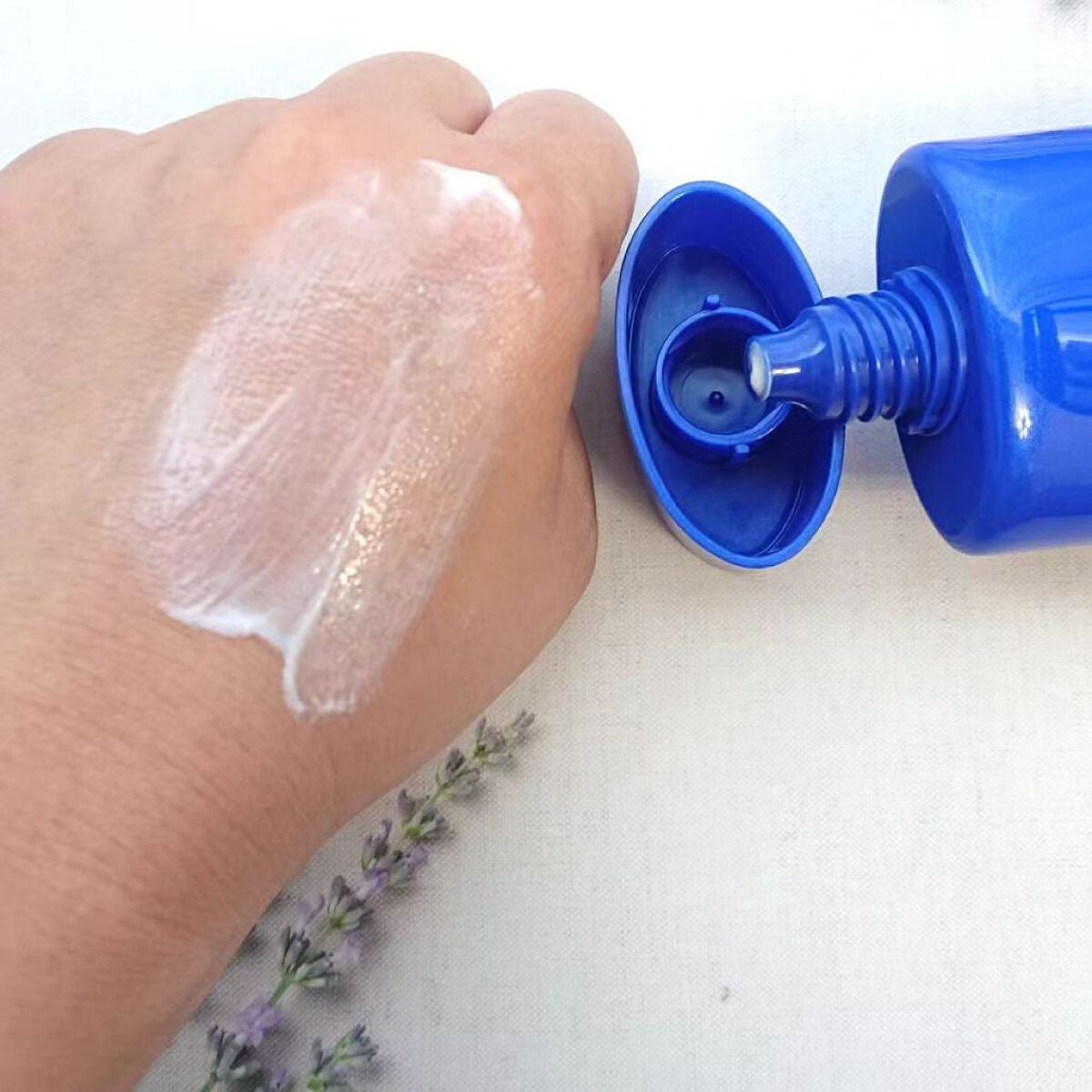 クリアウェルネス UVエッセンスジェル/雪肌精/日焼け止めジェルを使ったクチコミ(3枚目)