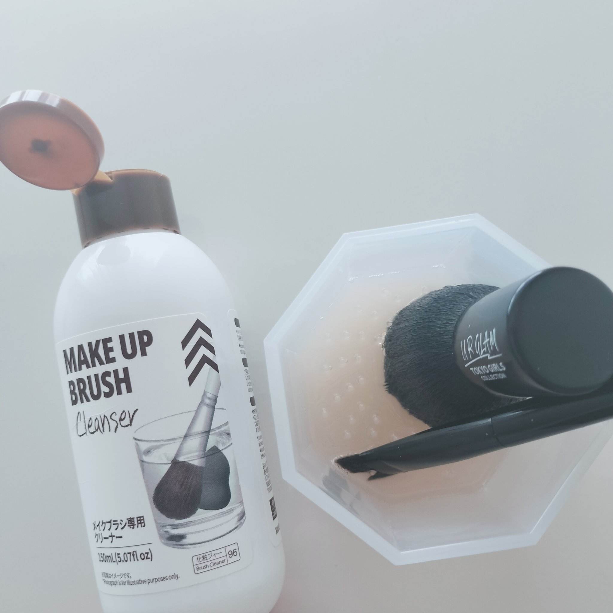 メイクブラシ専用クリーナー/DAISO/その他化粧小物を使ったクチコミ（2枚目）