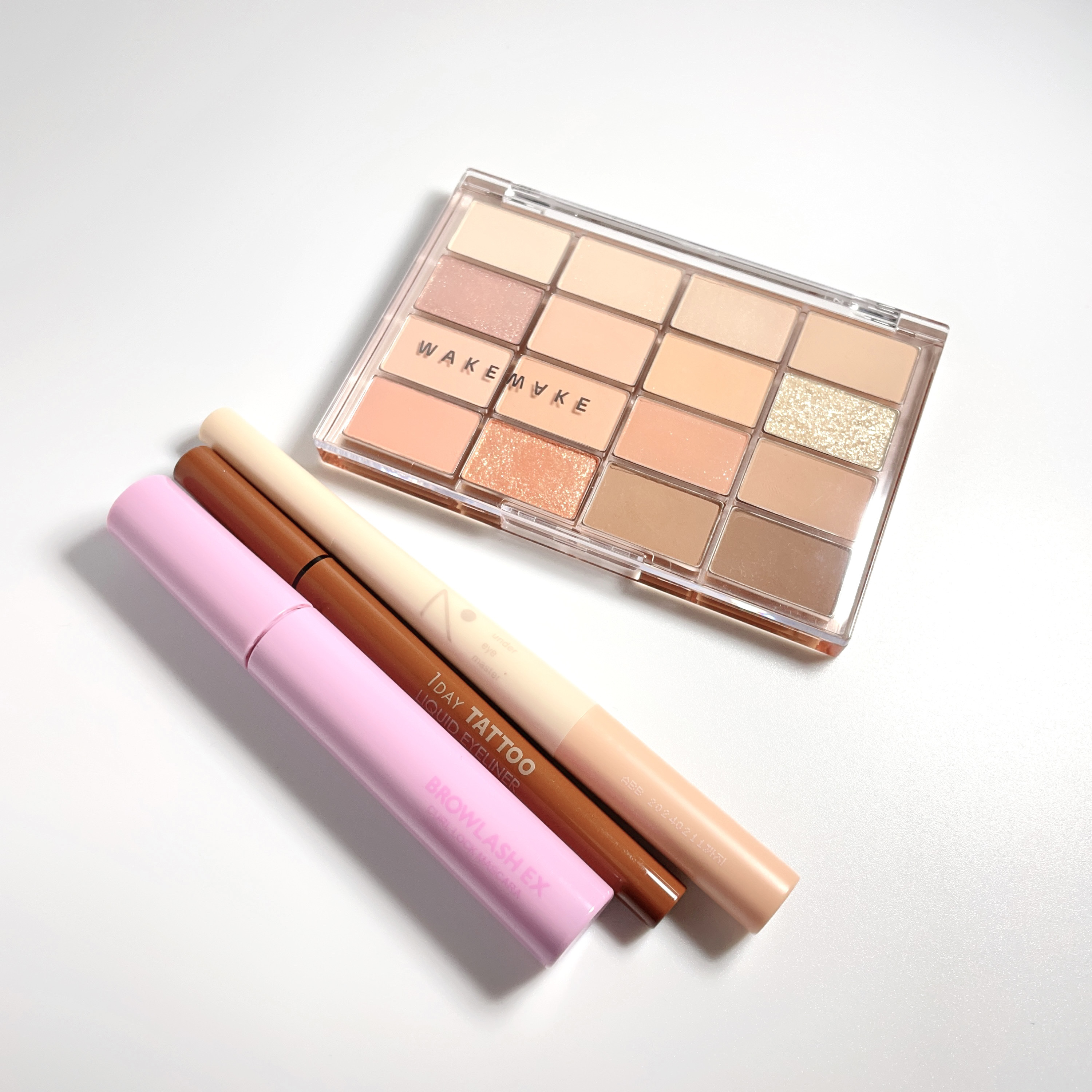 ソフトブラーリングアイパレット/wakemake/アイシャドウパレットを使ったクチコミ（2枚目）