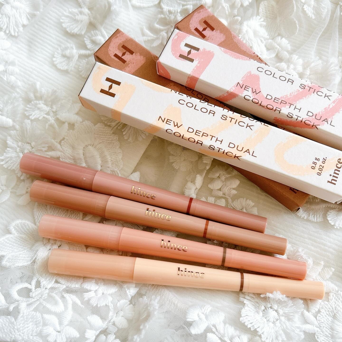 ニューデップスデュアルカラースティック/hince/スティックアイシャドウを使ったクチコミ（1枚目）