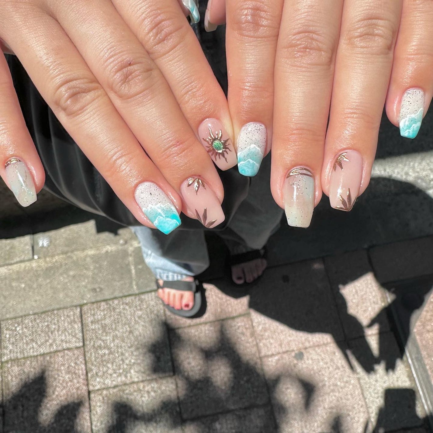 kanna on LIPS 「・・・𝕊𝕖𝕒𝕕𝕖𝕤𝕚𝕘𝕟🫧🐬🌞🩵海に行きたくなるネイル🫶🩷去年..」(1枚目)