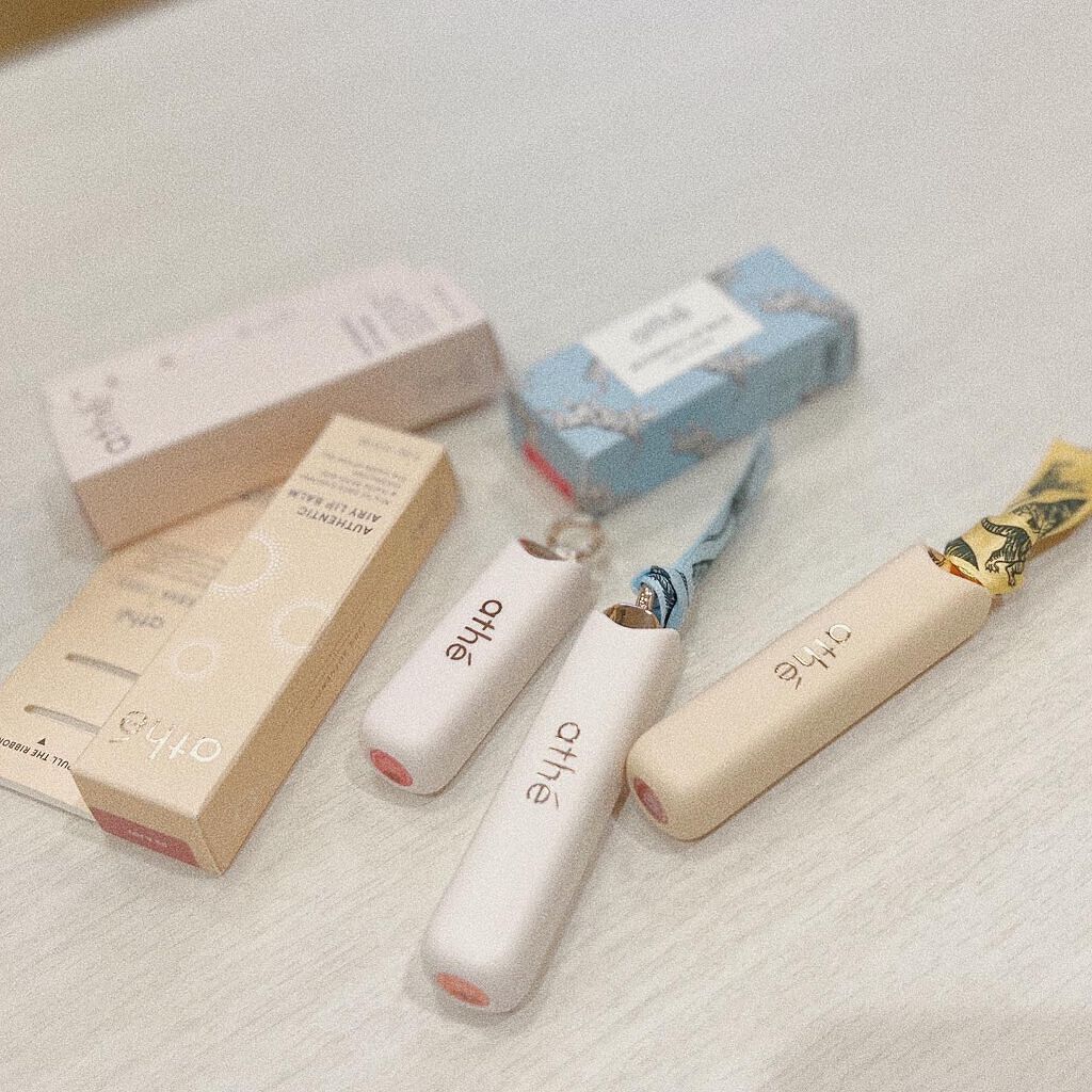 zzin on LIPS 「しっとりしたリップバームをお探しなら#atheしっとりと発色が..」(2枚目)