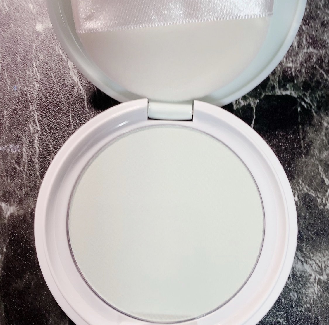 カラープレストパウダー ハーブ/毛穴パテ職人/プレストパウダーを使ったクチコミ（3枚目）