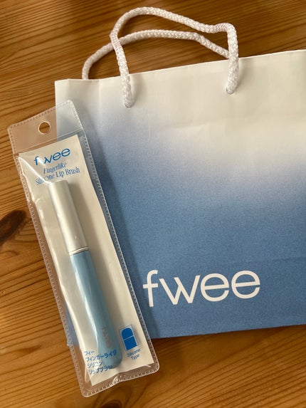 フィー フィンガーライク シリコン リップブラシ/fwee/メイクブラシを使ったクチコミ(3枚目)