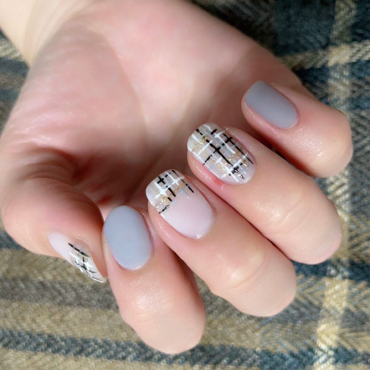 行場 on LIPS 「シールの上からなぞっただけネイル#セルフネイル部#セルフネイル..」(3枚目)