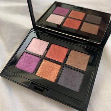 ホリデー アディクション “イリディセント ユーフォリア” EYESHADOW PALLETE L/ADDICTION/メイクアップキットを使ったクチコミ（2枚目）