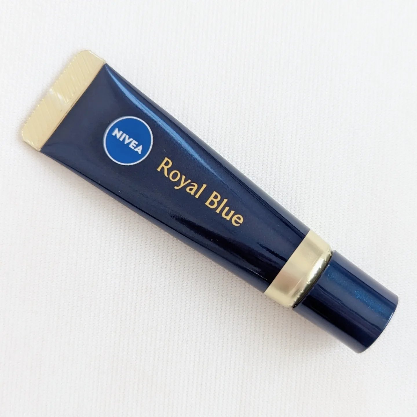 ニベア　ロイヤルブルーリップ　濃密美容ケア/ニベア/リップ美容液を使ったクチコミ（1枚目）