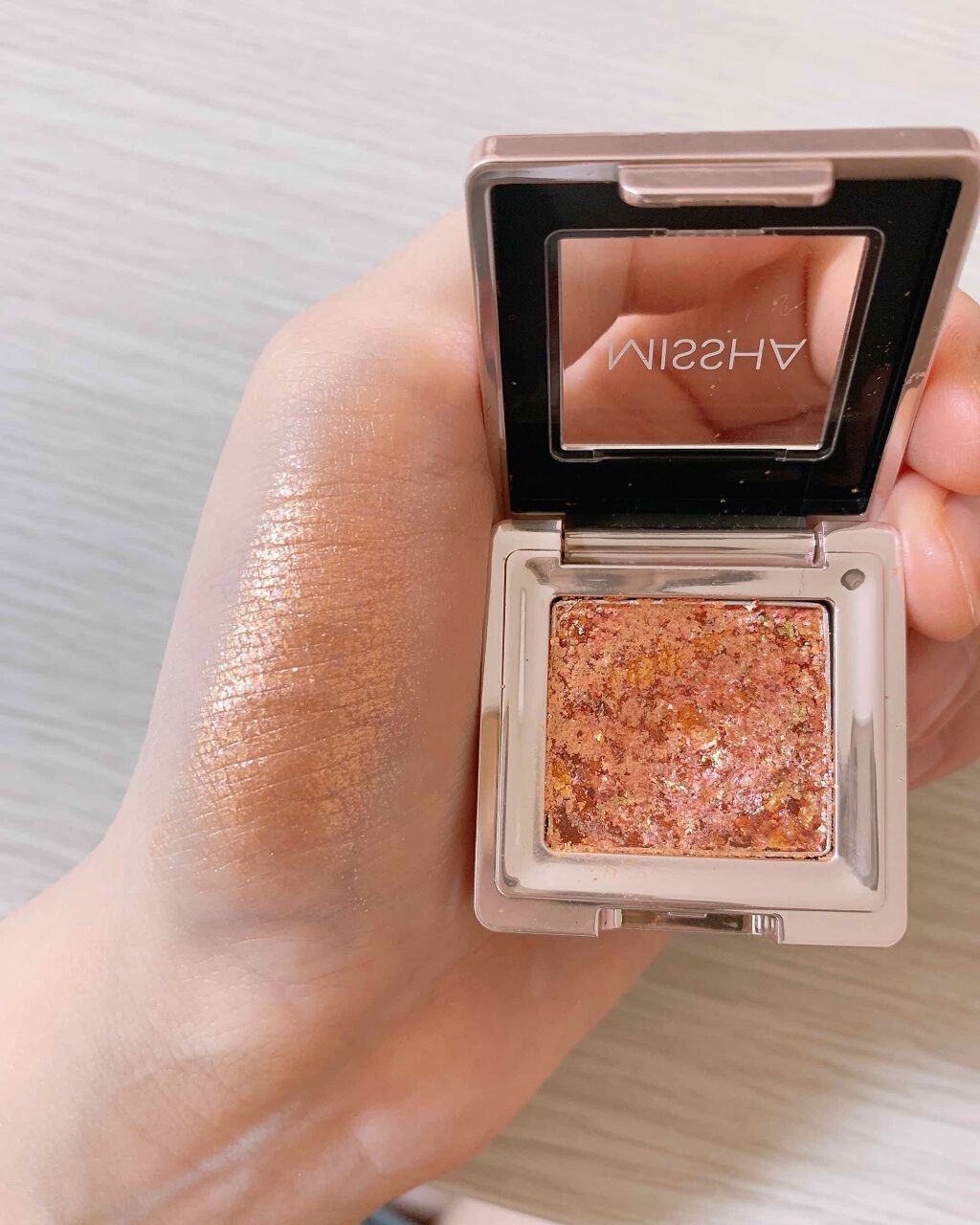 グリッタープリズム シャドウ/MISSHA/グリッターを使ったクチコミ(1枚目)