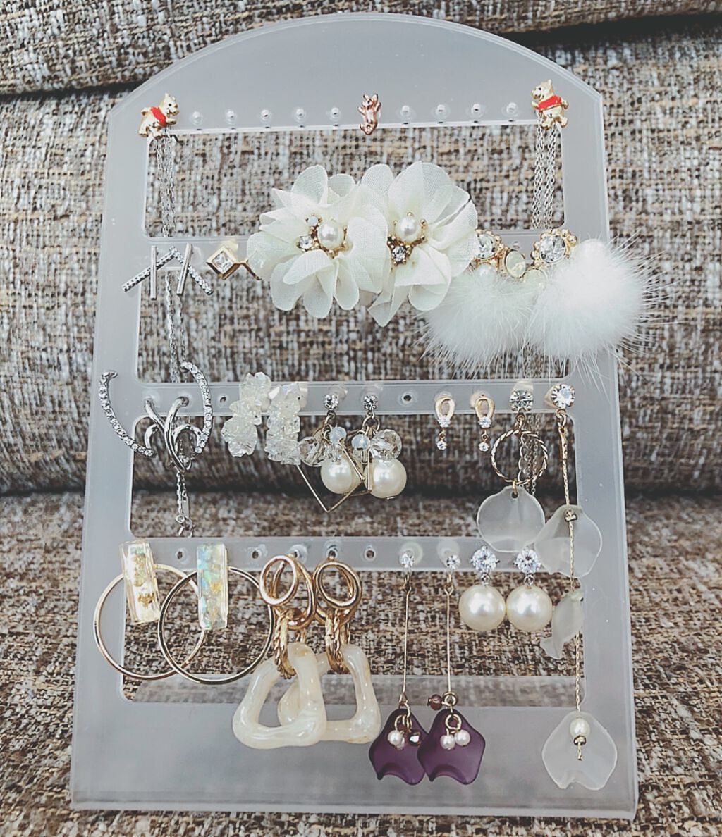 らーめん on LIPS 「アクセサリー収納見直しました🧚🏻♀️DAISOのピアススタン..」(1枚目)