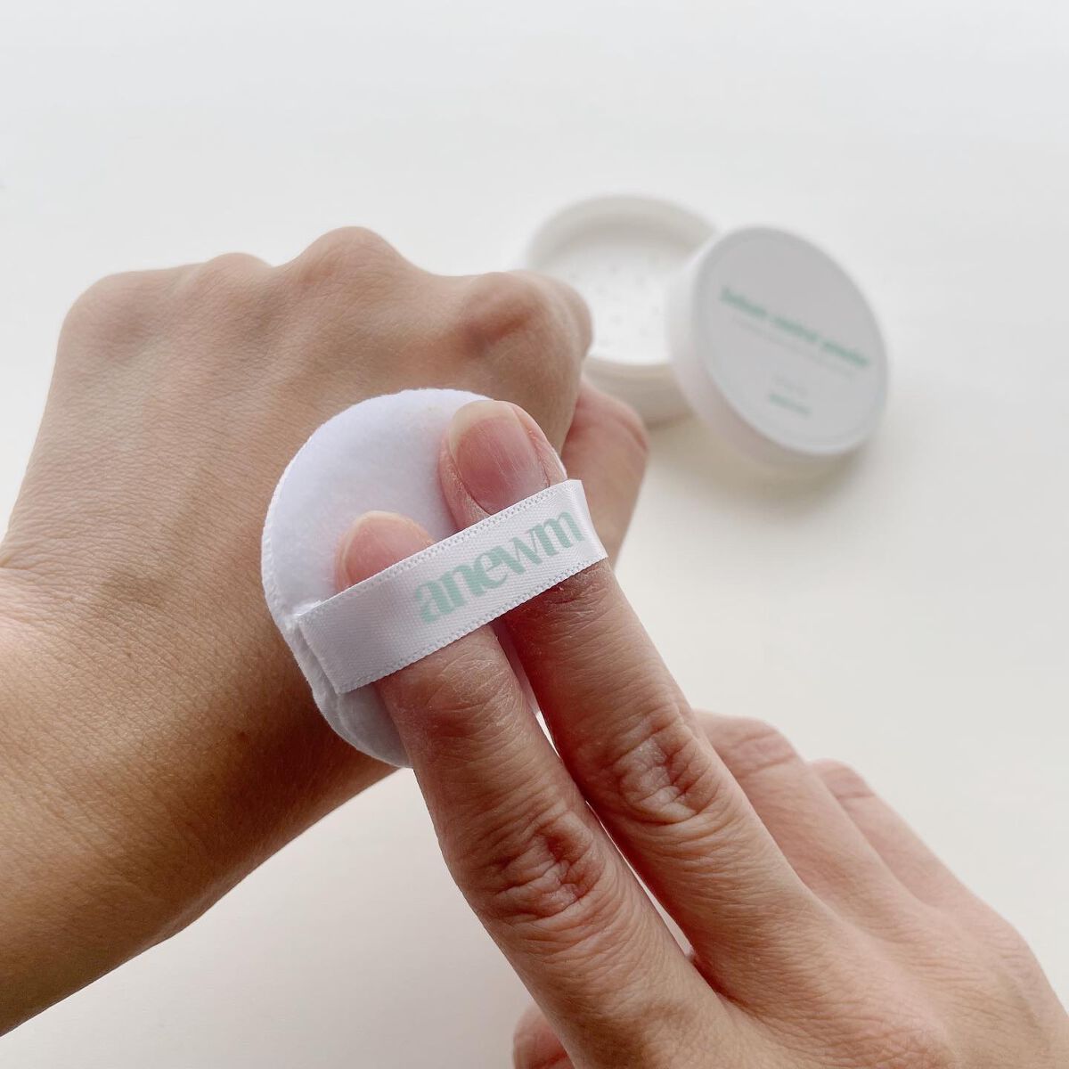 アニューム セバム コントロール パウダー/saat insight/ルースパウダーを使ったクチコミ(5枚目)