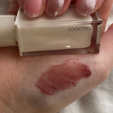 Joocyee ウォータリーフィルムティントのクチコミ「光沢感のあるちゅるんとした膜が張ったかのような
唇に仕上がります。

透け感がありつつも深みの.....」（3枚目）