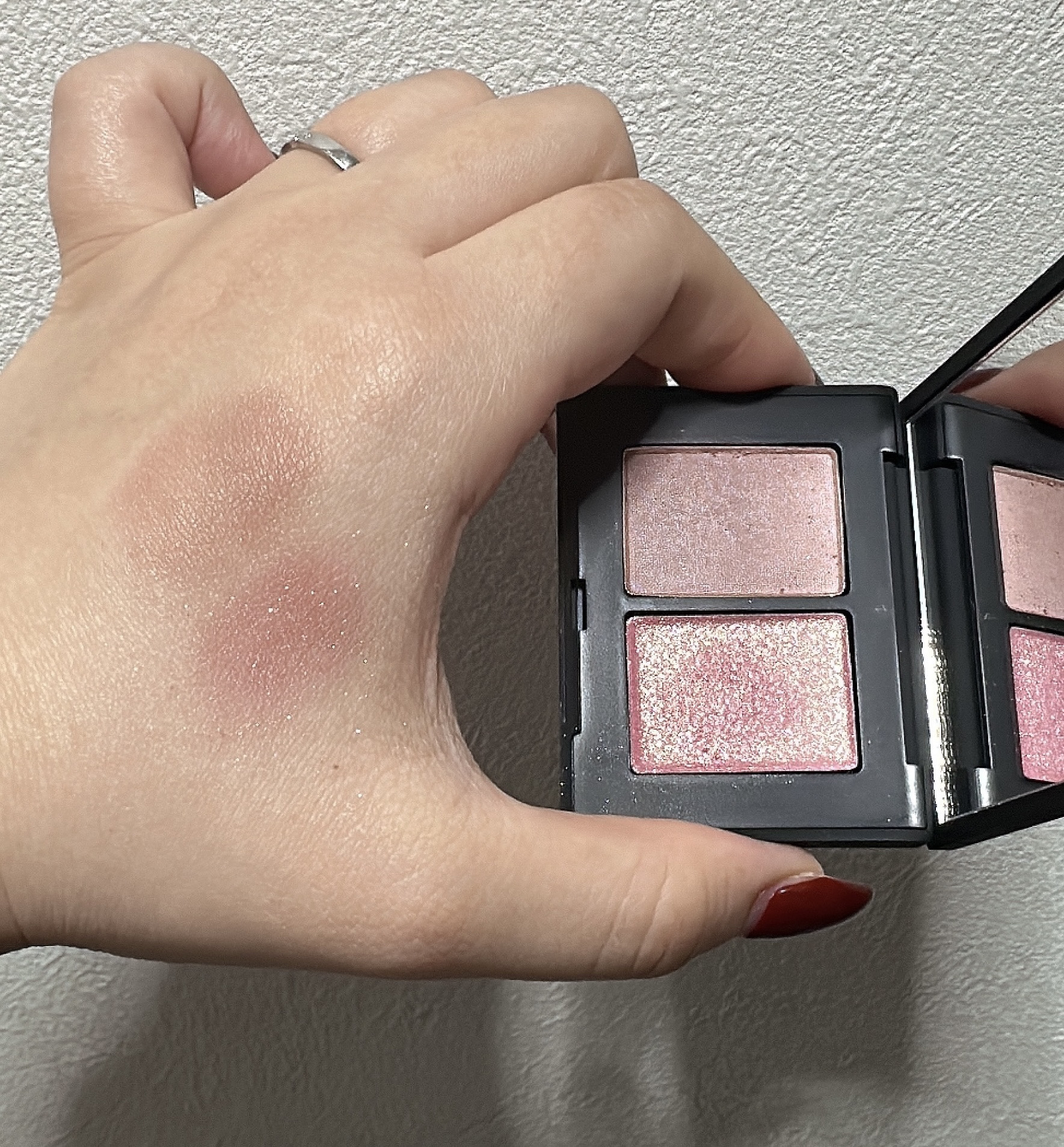 シングルアイシャドー 5310/NARS/単色アイシャドウを使ったクチコミ（2枚目）