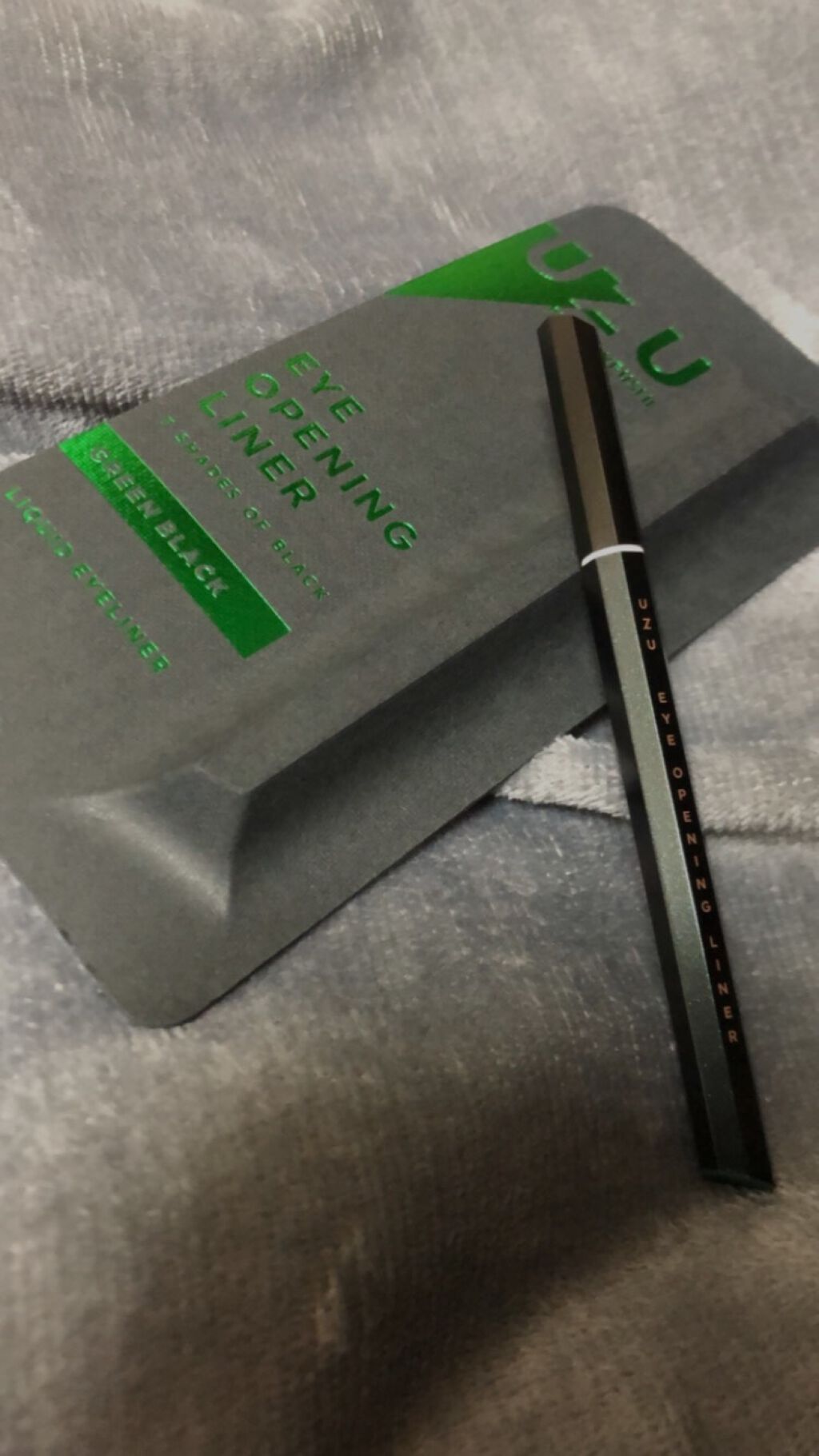 7 SHADES OF BLACK/UZU BY FLOWFUSHI/リキッドアイライナーを使ったクチコミ（1枚目）