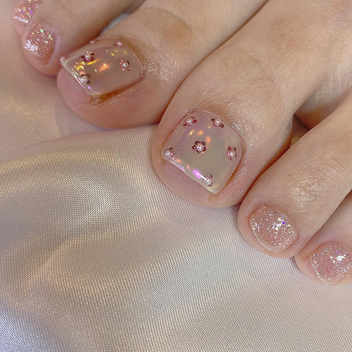 mina on LIPS 「mirror✿ラメはピンクとオーロラmix🐰💗#福岡ネイ..」(1枚目)