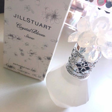 JILLSTUART
CrystalBloom   Snow
✼••┈┈┈┈••✼••┈┈┈┈••✼
ずっと欲しかった香水を逆バレンタインで貰いました🌱🌟
見た目も可愛くて匂いも甘すぎずいい感じの女の子