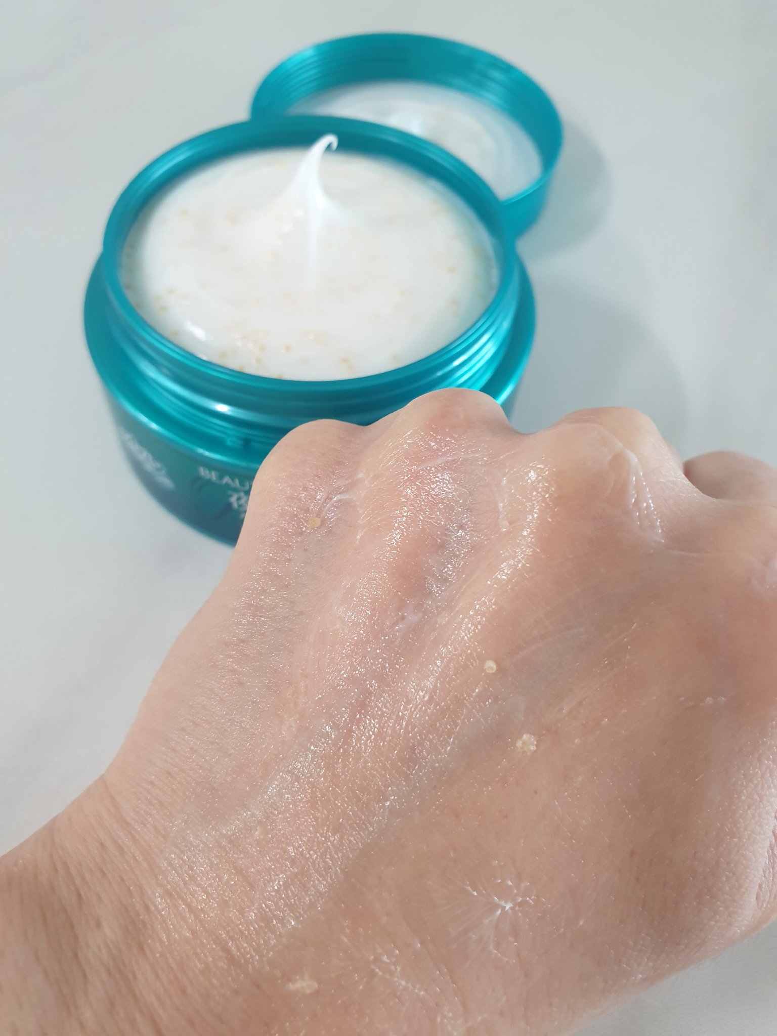 ビューティーチャージ ナイトスペリア/アトリックス/ハンドクリームを使ったクチコミ（2枚目）