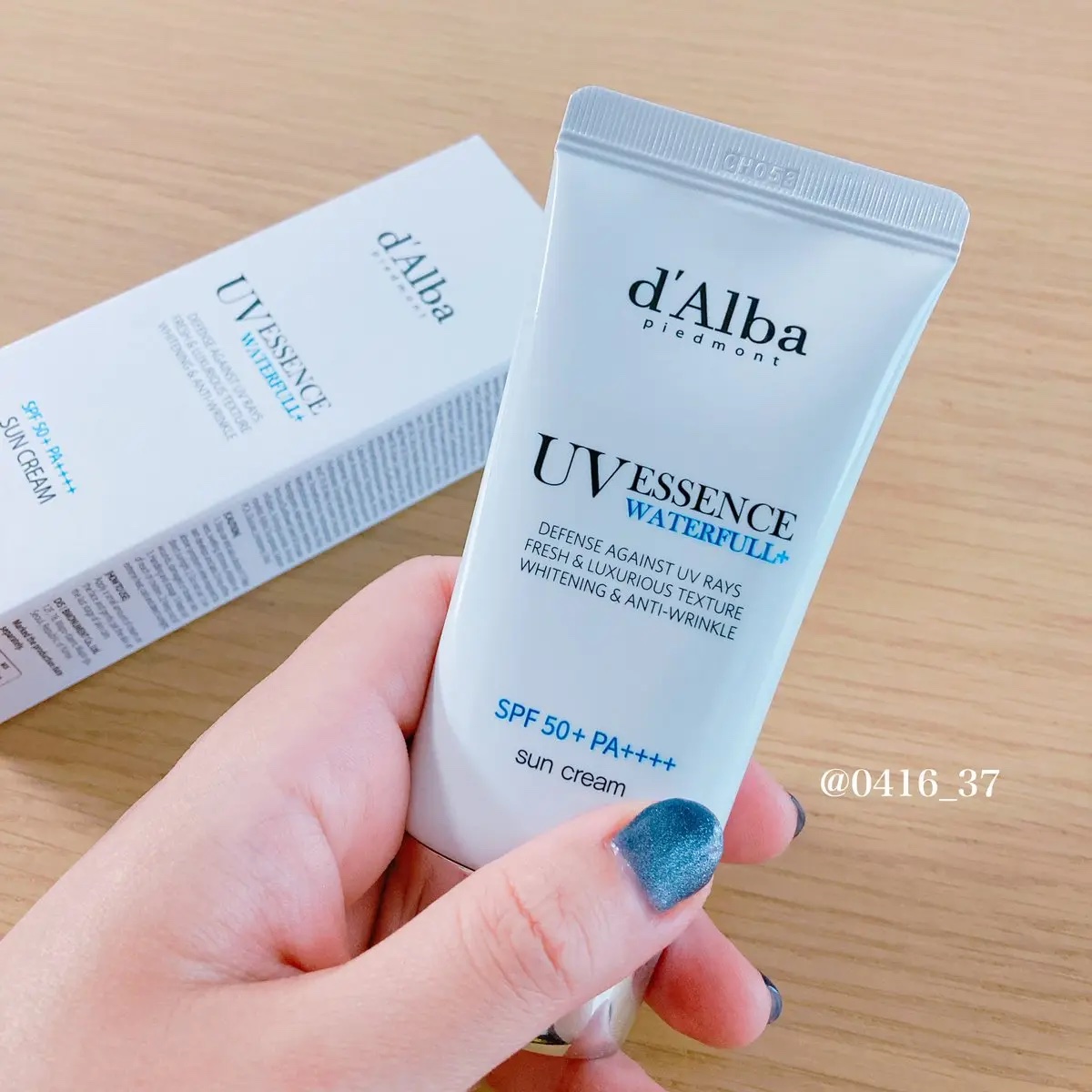 韓国でも大人気🇰🇷

ダルバ・ウォータフルエッセンス
サンクリーム2,900円
塗った瞬間、潤い感たっぷりで
お肌にツヤが出る✨保湿力も抜群🫶
肌馴染みがよくてべたつきなし◎
柑橘系の爽やかな香りで
軽いつけ心地✌️リピート確定🥹�