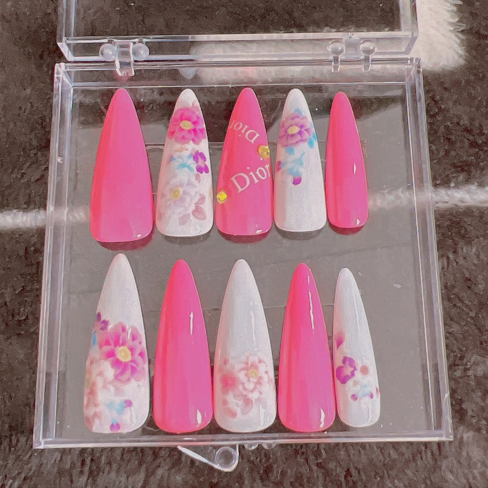 #セルフネイル,#明るめネイル,#花柄ネイルのネイルデザイン