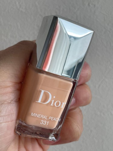 ディオール ヴェルニ 331 ミネラル ピーチ (スプリング コレクション2022数量限定色)（生産終了）/Dior/マニキュアを使ったクチコミ（2枚目）