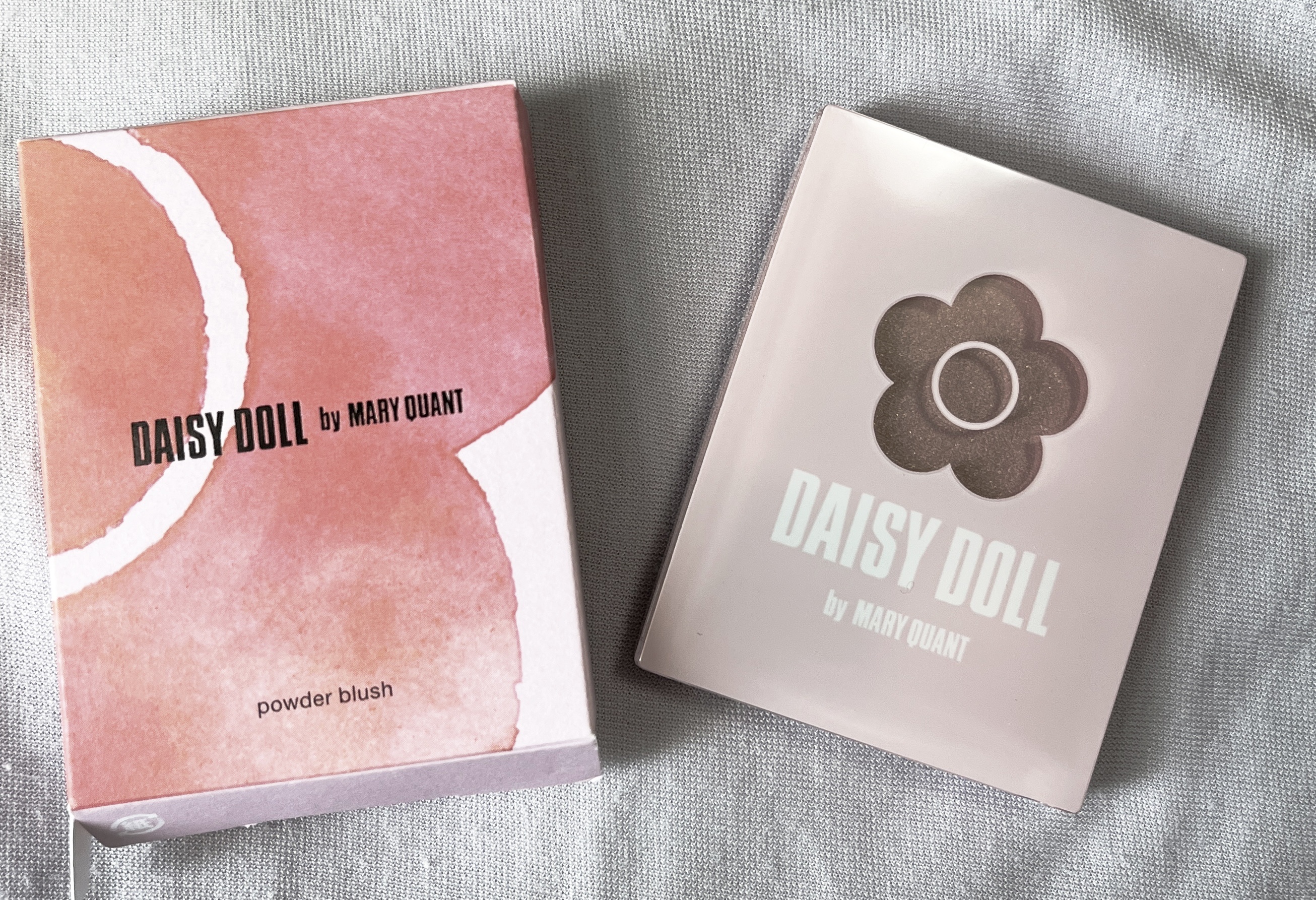 パウダーブラッシュ/DAISY DOLL by MARY QUANT/パウダーチークを使ったクチコミ（2枚目）