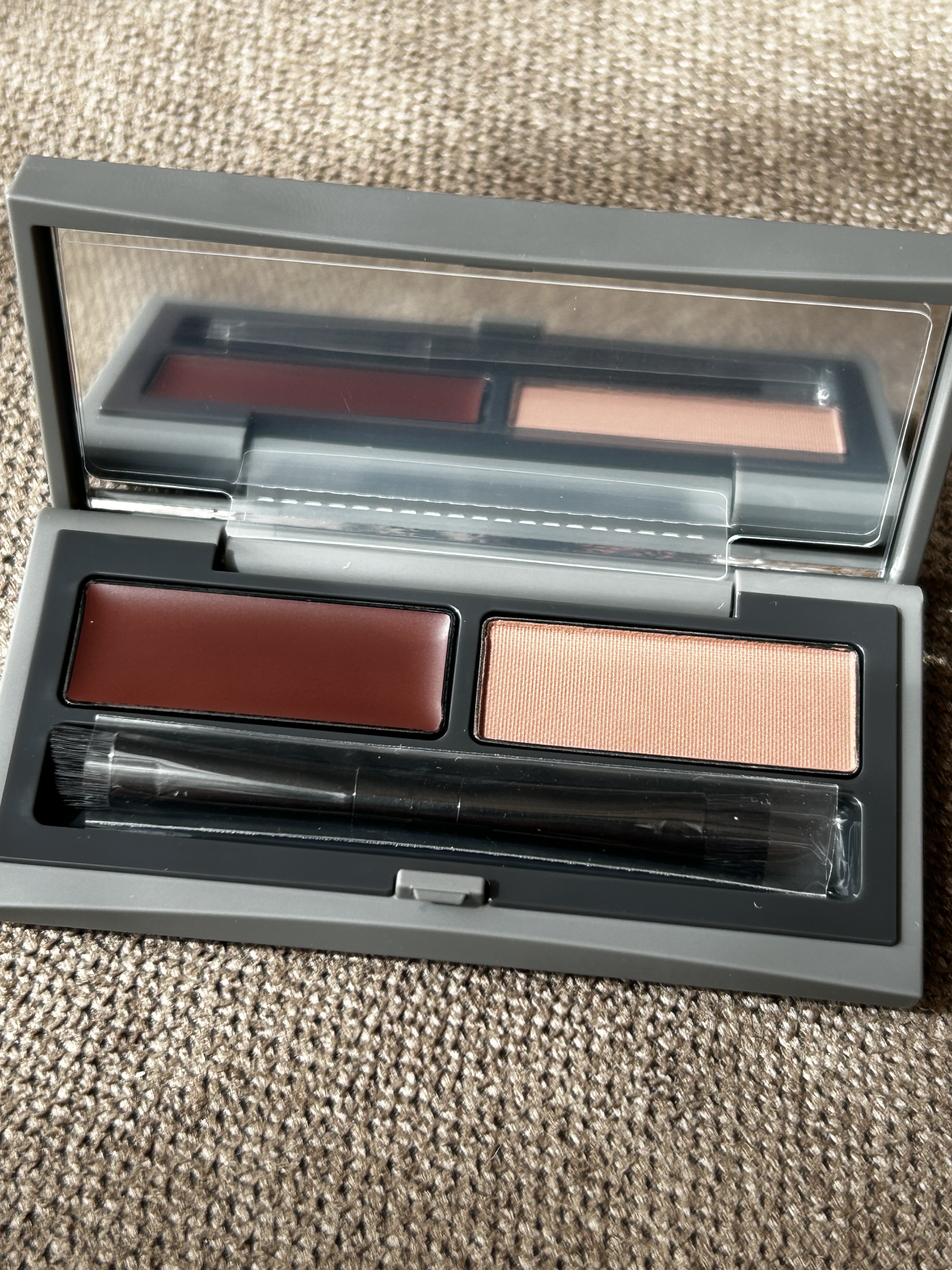 アドバンスドアイデンティティ ブラウシェーピングデュオ 05 レッドブラウン/THREE/パウダーアイブロウを使ったクチコミ（3枚目）