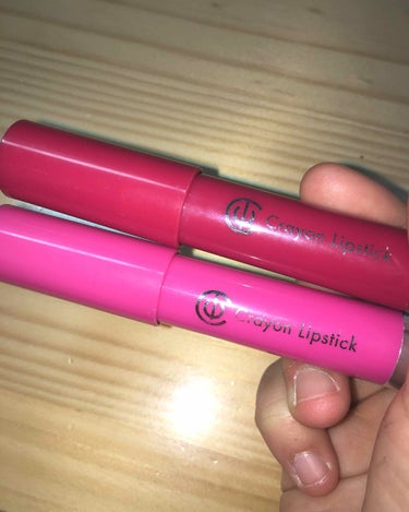 セリアで買ったACクレヨンリップ💄💕


すごく塗りやすくて、発色も👌
私が買ったのは06クラシックレッドと02ストロベリーピンクです！！

1つ100円というのもいいところ！安いしとても綺麗な色なので