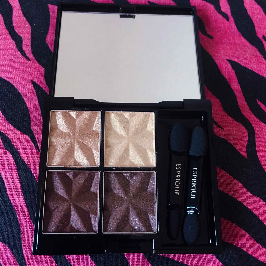 最近購入したエスプリーク セレクトアイカラーN
(シャイニーカラー005) (ナチュラルカラー304)
(ディープカラー305) ( ディープカラー306)
この4色のアイカラーを紹介します\\(◡̈)/♥︎


写真はエスプリーク アイカ