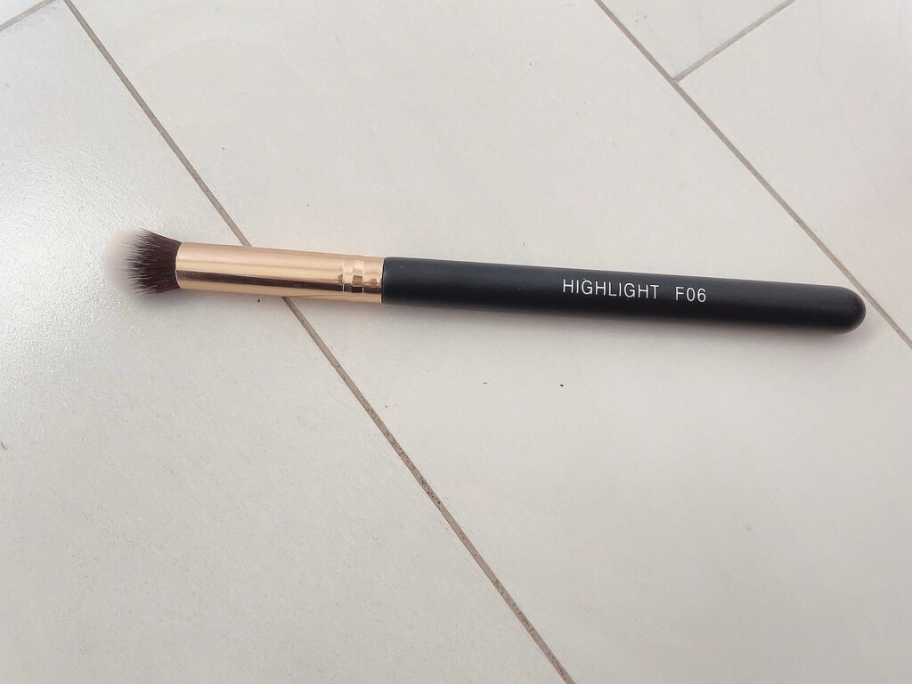 貴族のゴールド メイクブラシ11本セット 化粧ポーチ付き/SIXPLUS/メイクブラシを使ったクチコミ（1枚目）