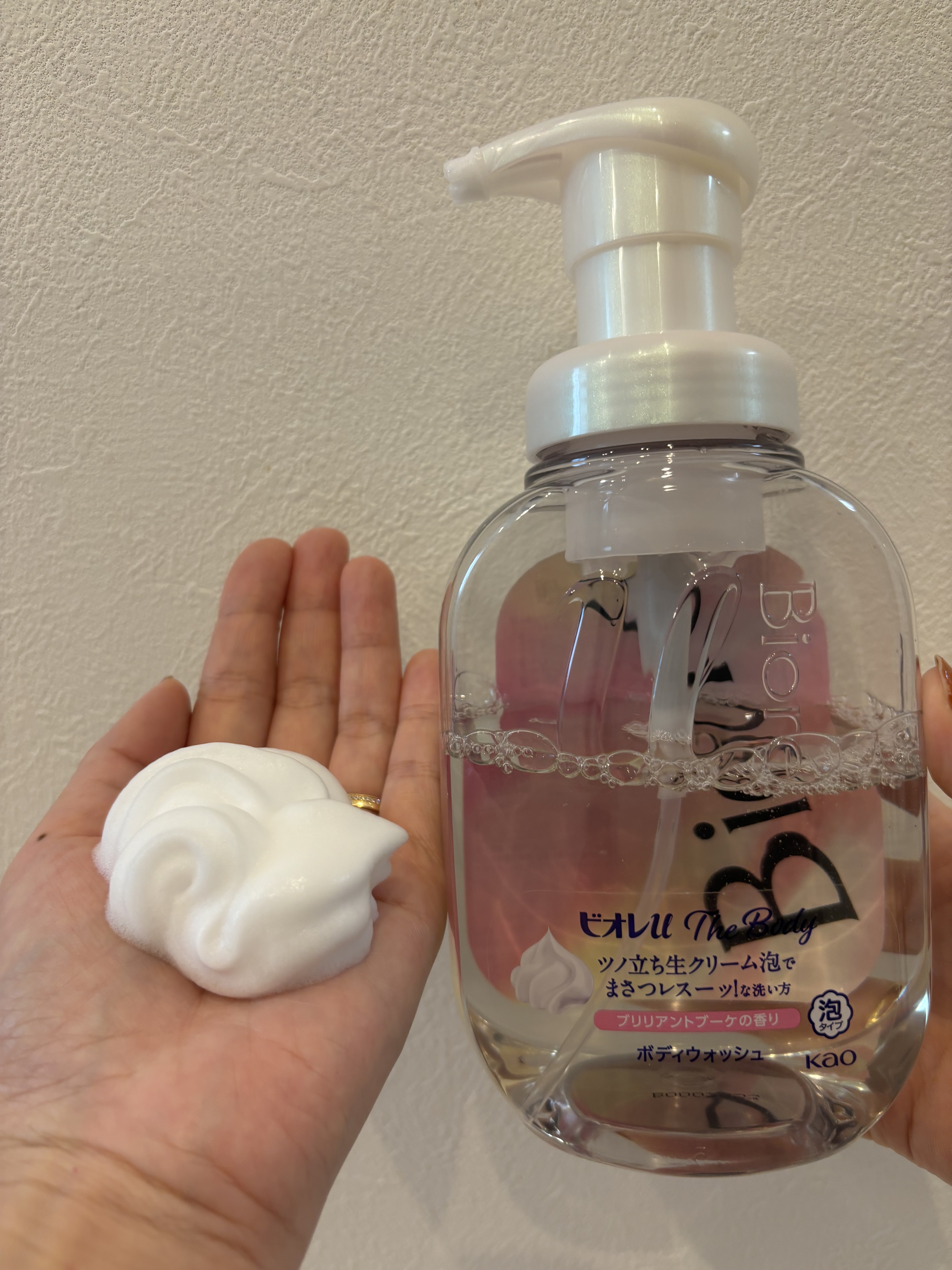 ビオレu ザ ボディ 泡タイプ ブリリアントブーケの香りのクチコミ「⚪️ビオレU ザボティ　
泡タイプブリリアントブーケの香り

キンモクセイの香りを使用していた.....」（2枚目）