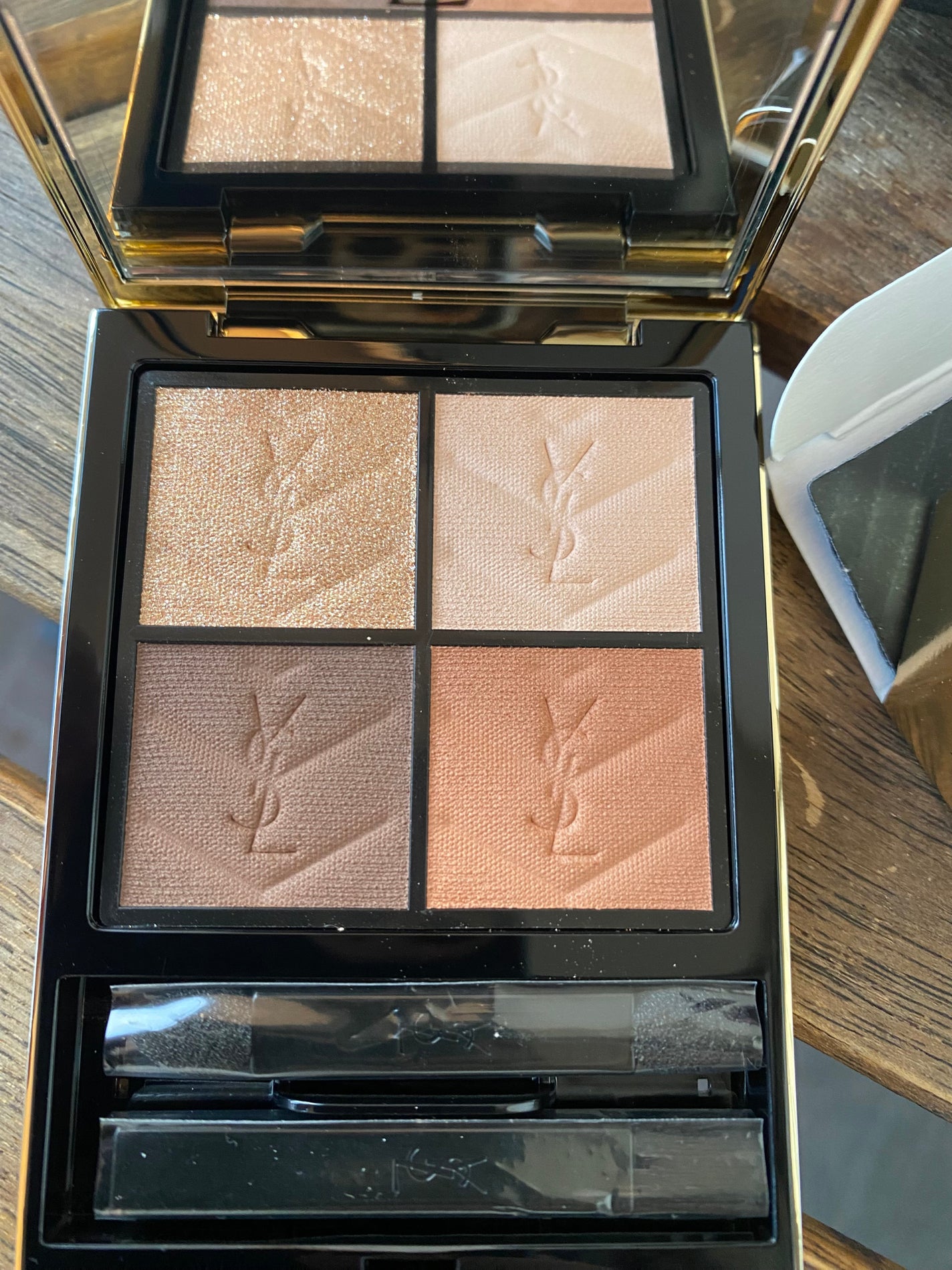 クチュール ミニ クラッチ/YVES SAINT LAURENT BEAUTE/アイシャドウパレットを使ったクチコミ(2枚目)