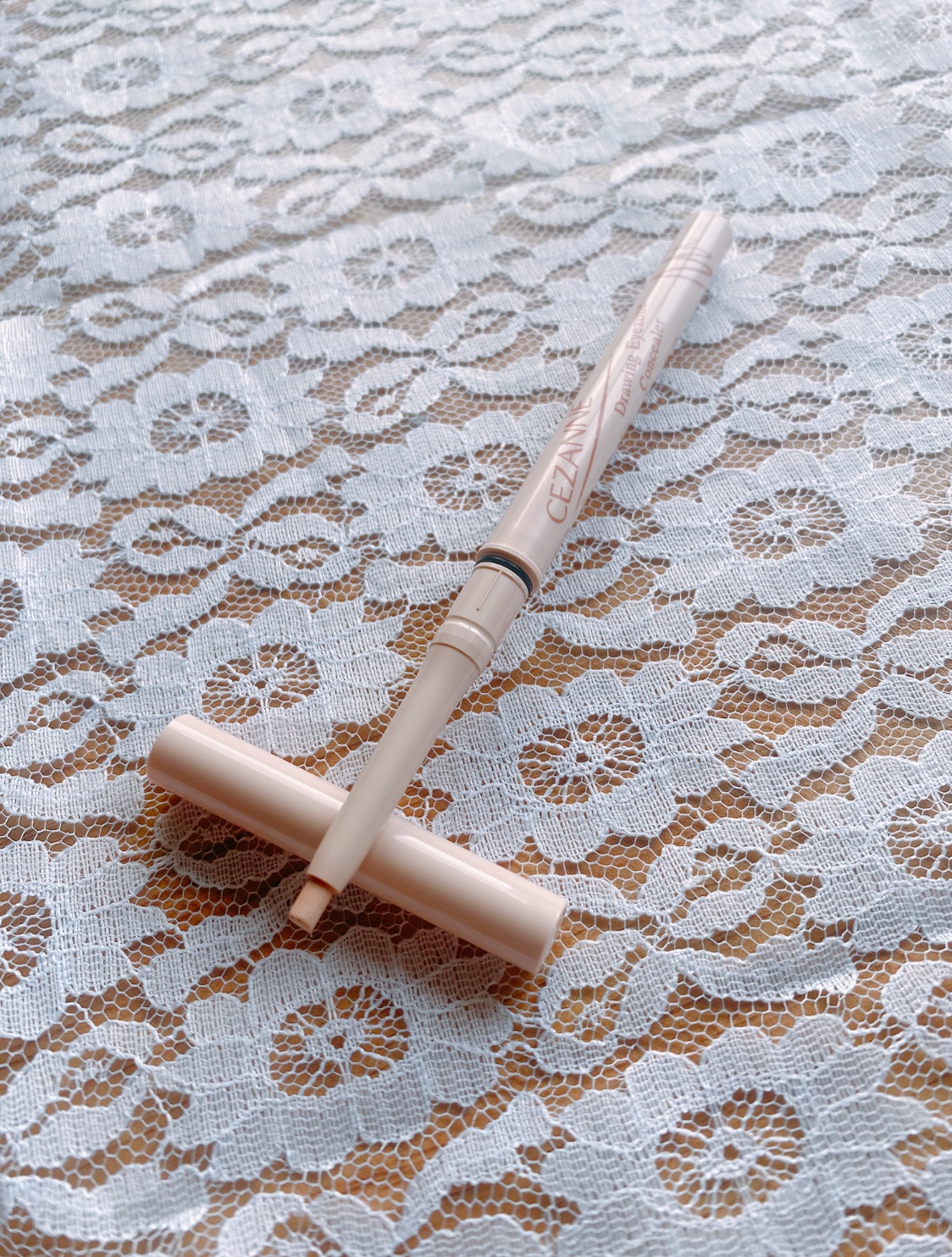 描くアイゾーンコンシーラー 01 なじみベージュ/CEZANNE/ペンシルコンシーラーを使ったクチコミ（3枚目）