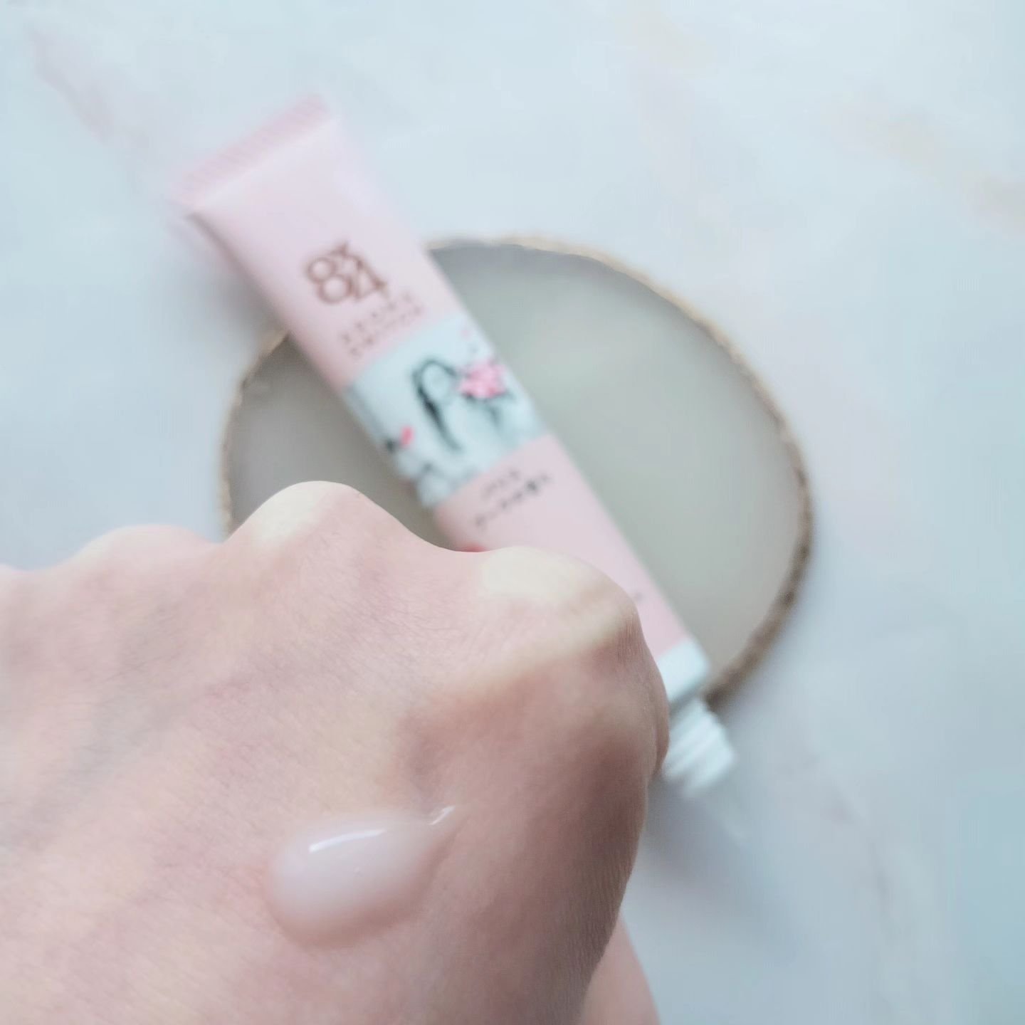 8x4 アロマスイッチ 涼感ネックジェル パリスブーケの香り/８ｘ４/デオドラント・制汗剤を使ったクチコミ（2枚目）