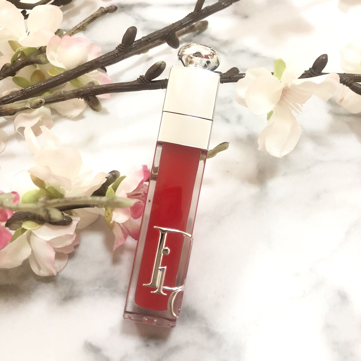 【Dior ディオール アディクト リップ マキシマイザー】

16年ぶりにリニューアル！Diorのロングセラー商品！
ディオール アディクト リップ マキシマイザー 015 CHERRYというカラーは日本未発売カラーのようです。

そこで