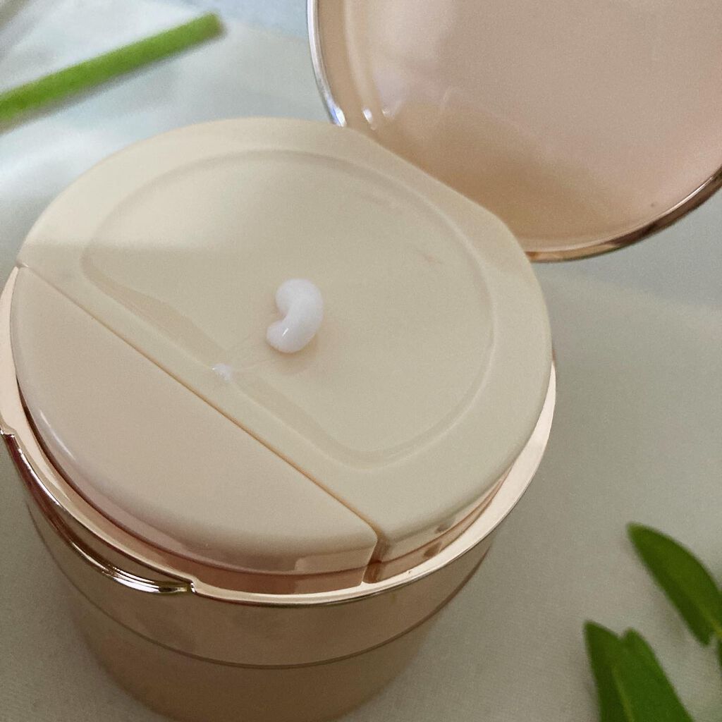 りのこ on LIPS 「変化する様々な肌悩みを、このアイテムで解決したいという想いから..」(1枚目)