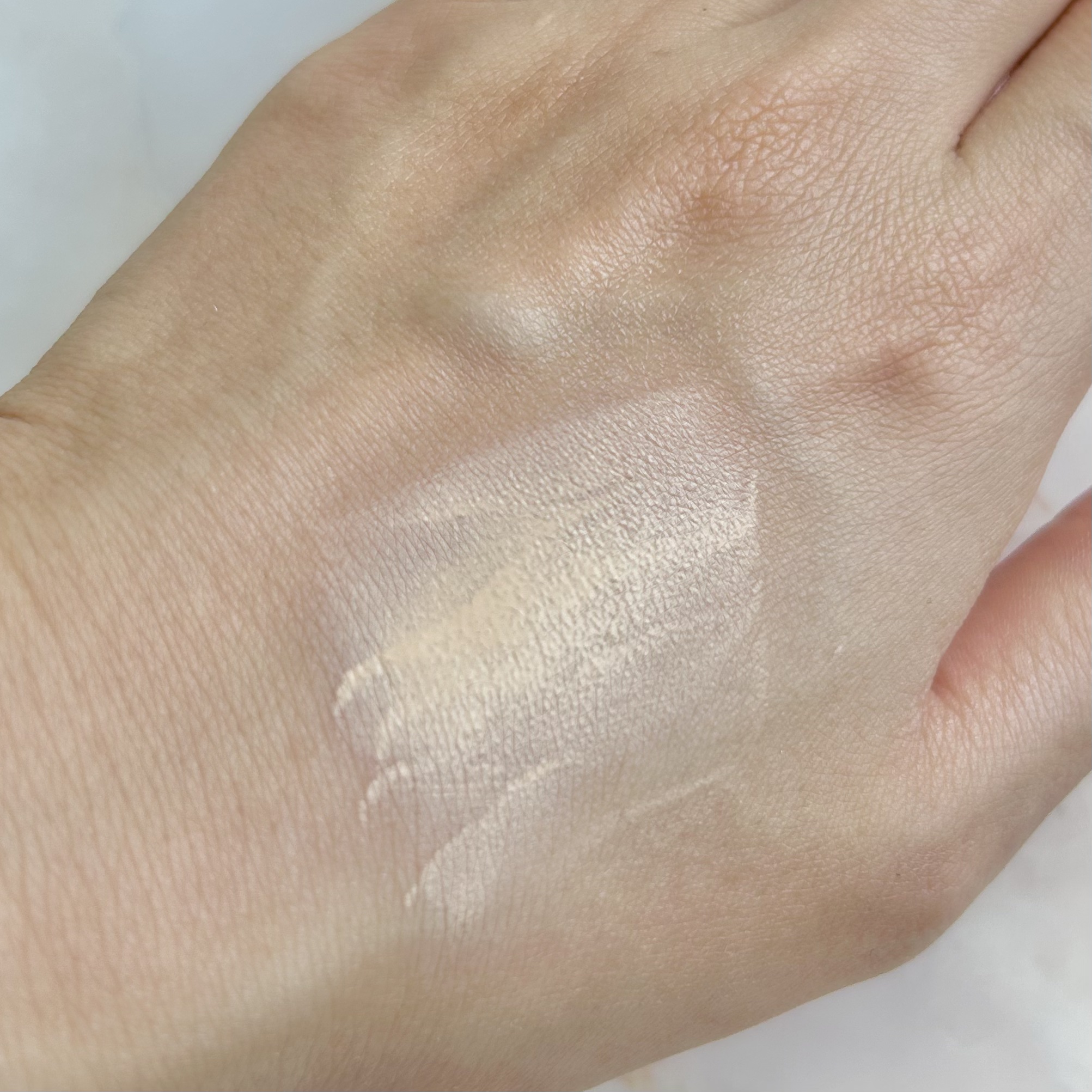 ボーン ディス ウェイ アンディテクタブル 24H マット ファンデーション スノー/Too Faced/リキッドファンデーションを使ったクチコミ（3枚目）