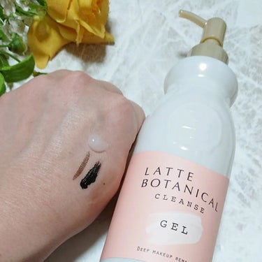 LATTE BOTANICAL クレンズジェルのクチコミ「濃いメイクや毛穴汚れもなでるだけでするんと落ちるジェルタイプのクレンジング。
アーモンドミルク.....」（3枚目）