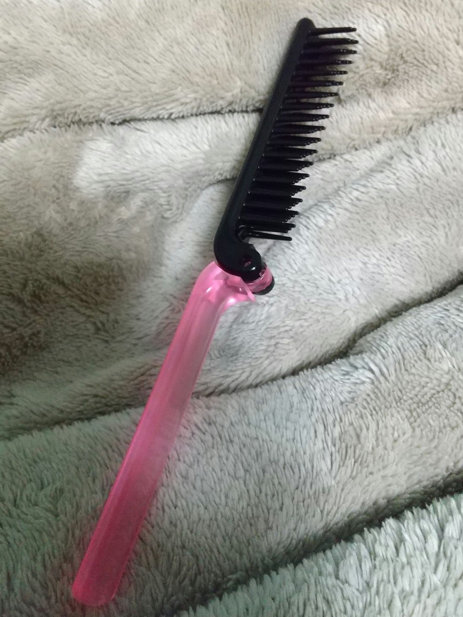 マペペ ミニスリムブラシのクチコミ「【使った商品】マペペ ミニスリムブラシ
【商品の特徴】折り畳みブラシ
【使用感】使いやすい
【.....」（3枚目）